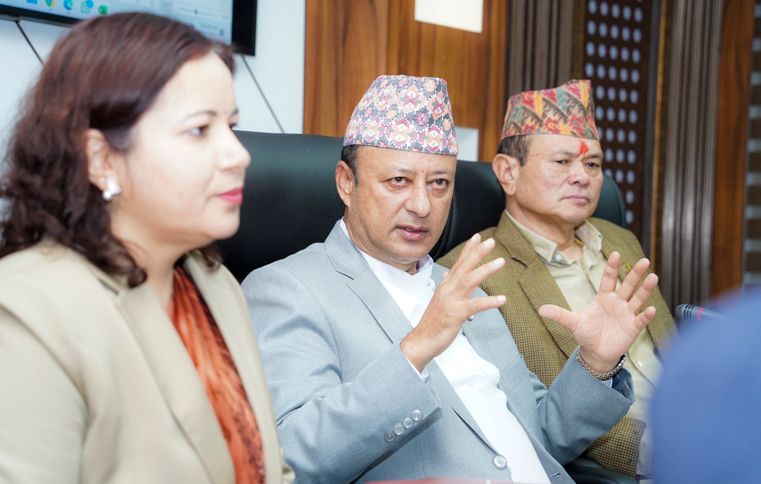 कोहलपुर–सुर्खेत प्रसारण लाइन निर्माणमा ढिलाइबारे मन्त्रीको चासो